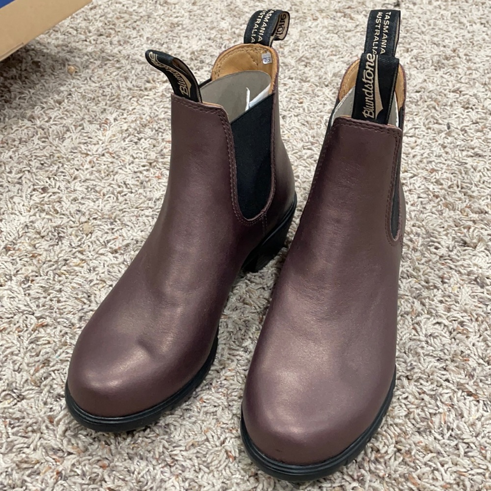 Blundstone 1963 women’s US size 8 bronze colored